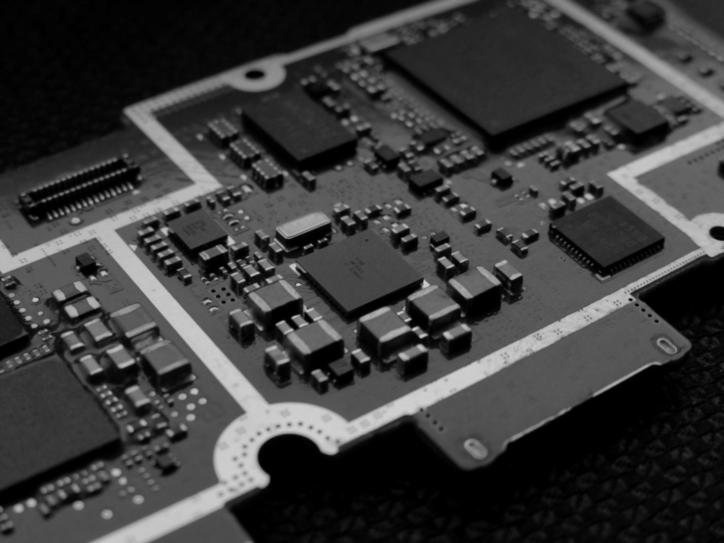 Équipe travaillant sur des technologies immersives dans un environnement collaboratif